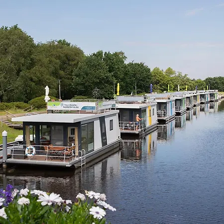 Hausboot Seerose Ferienhaus