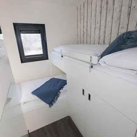 Hausboot Seerose Ferienhaus *