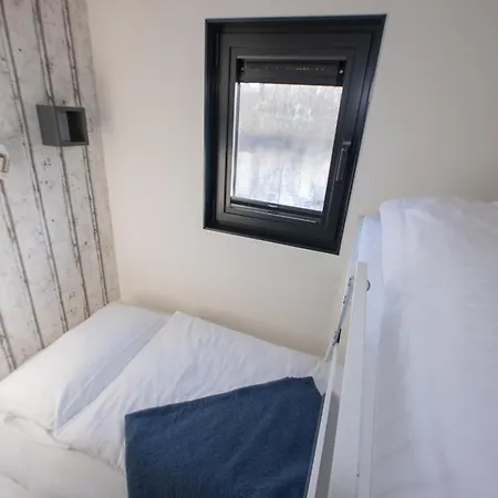 Ferienhaus Hausboot Seerose *