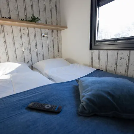 Hausboot Seerose Ferienhaus *