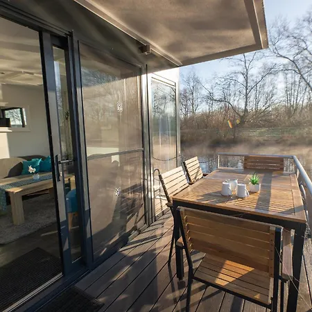 Ferienhaus Hausboot Seerose